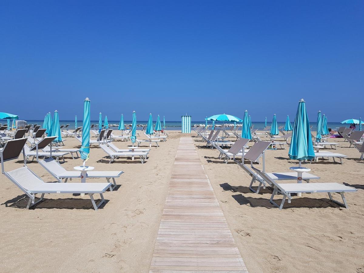Hotel Paloma Beach Front Chiringuitos Time Rimini Ngoại thất bức ảnh