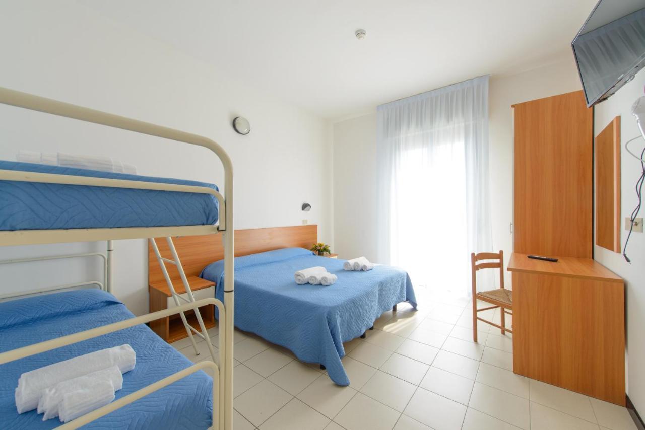 Hotel Paloma Beach Front Chiringuitos Time Rimini Ngoại thất bức ảnh