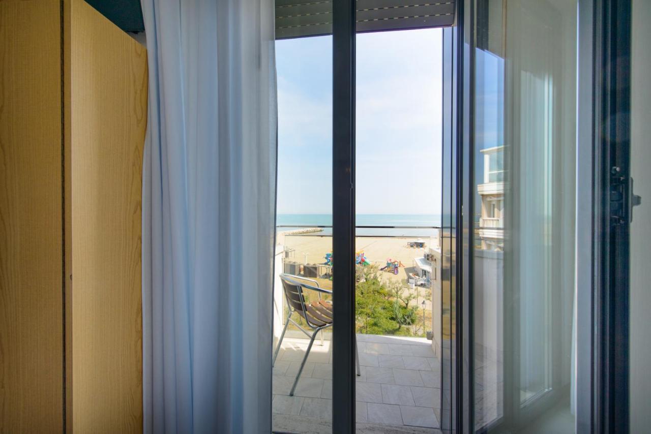 Hotel Paloma Beach Front Chiringuitos Time Rimini Ngoại thất bức ảnh