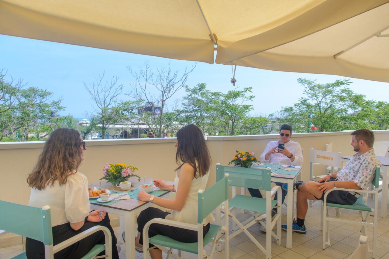 Hotel Paloma Beach Front Chiringuitos Time Rimini Ngoại thất bức ảnh