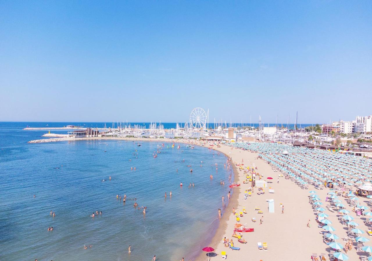 Hotel Paloma Beach Front Chiringuitos Time Rimini Ngoại thất bức ảnh