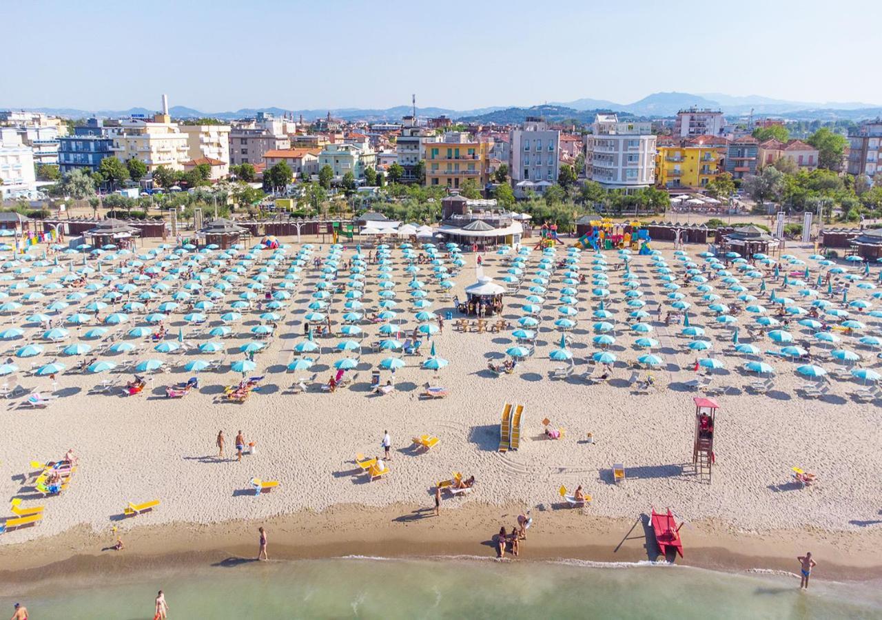 Hotel Paloma Beach Front Chiringuitos Time Rimini Ngoại thất bức ảnh