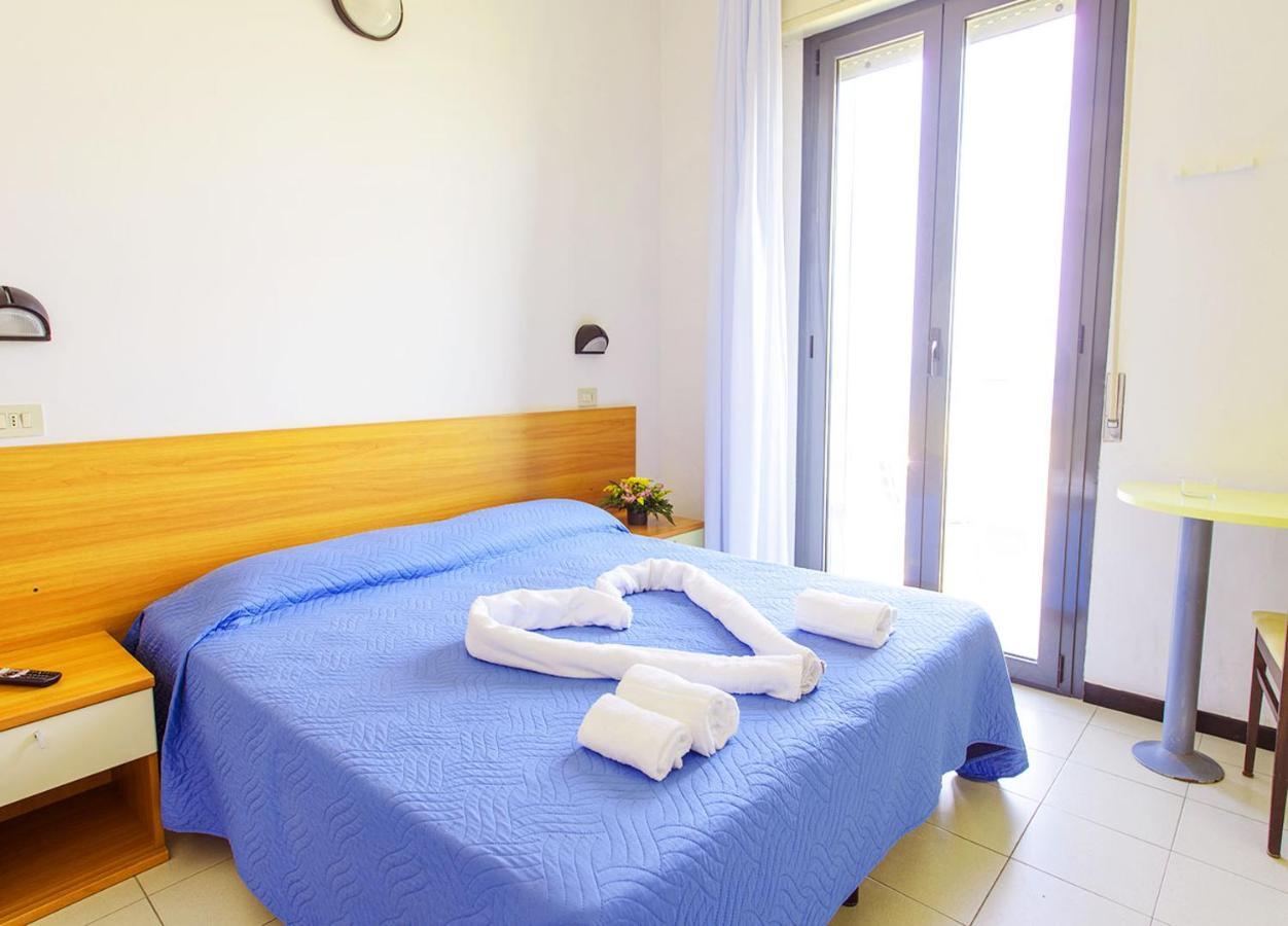 Hotel Paloma Beach Front Chiringuitos Time Rimini Ngoại thất bức ảnh